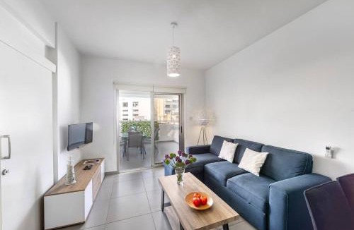 Larnaca City Centre Apartment | AirBnSea City Centre Side Sea view Apartments