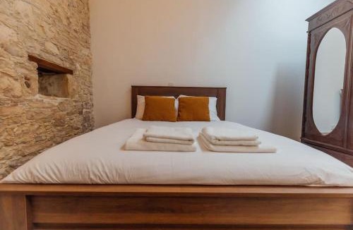 Vasa Koilaniou House | The Yard Traditional Residence