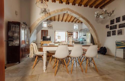 Vasa Koilaniou House | The Yard Traditional Residence
