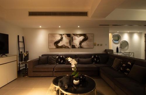 Nicosia Apartment | Top Floor Gem: 3BR, Huge Veranda
