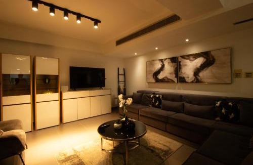 Nicosia Apartment | Top Floor Gem: 3BR, Huge Veranda