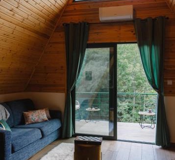 Arakapas Apartment | Romantic Mountain Cabin with Swimming Pool Access