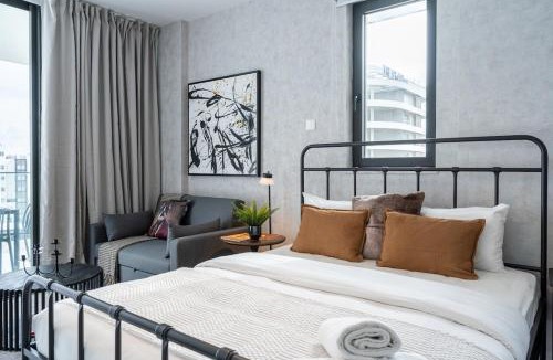 Larnaca Apartment | Dusk - Harmonic Studio by Plus 49 in Mackenzie