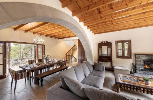Pedhoulas Villa | Troodos Mature Pine Chalet