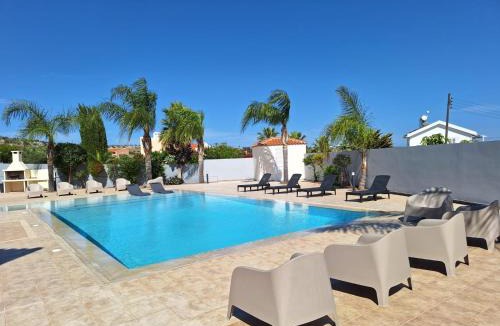Paralimni Villa | Grand villa Lynn seaview Ayia Napa