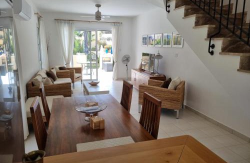 Polis House | Cyprus 2 beds ensuite pool patio wifi parking