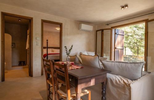Treis Elies House | Casa Oliva Guesthouse