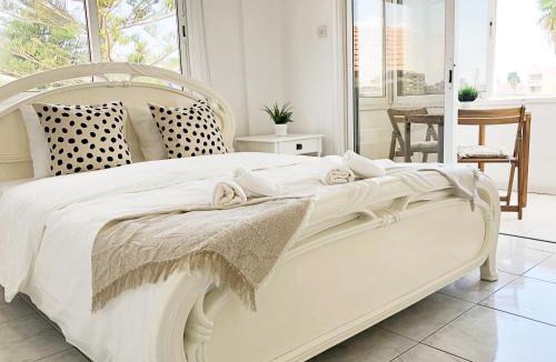 Larnaca City Centre Apartment | Large apartment close to Finikoudes Beach with 2 balconies