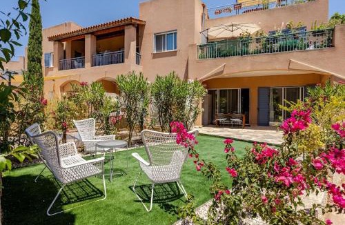 Mandria Apartment | Großes Apartment in idyllischer Anlage, strandnah in Mandria, Paphos