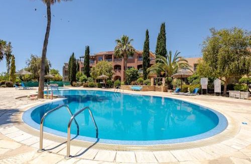 Mandria Apartment | Großes Apartment in idyllischer Anlage, strandnah in Mandria, Paphos