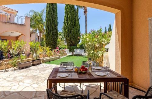 Mandria Apartment | Großes Apartment in idyllischer Anlage, strandnah in Mandria, Paphos