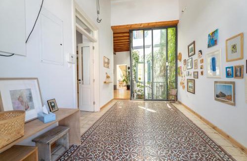 Nicosia House | 1927 Heritage House - Indoor Garden , Old City