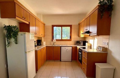 Timi Apartment | Marlen's Place near Paphos Airport
