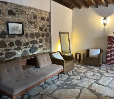 Vasa Koilaniou House | Loucy’s Art Home