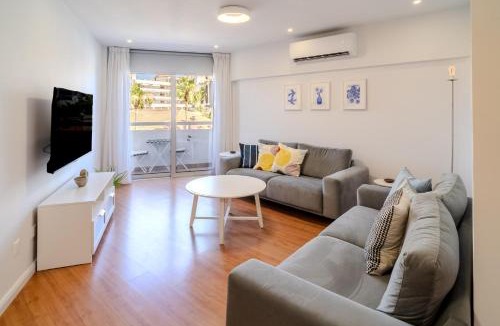 Larnaca City Centre Apartment | Finikoudes 3 Bedroom Seaview Flat