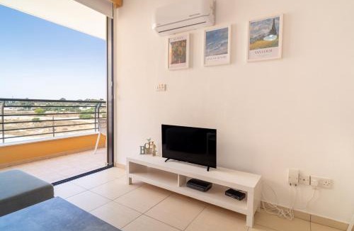 Skala Apartment | Mirabella Mackenzie 1 Bedroom Flat Near the Sea