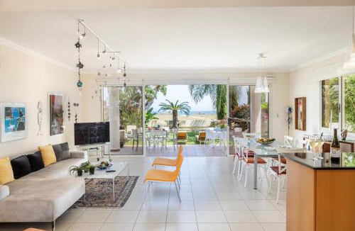 Pervolia Villa | Chelidonia Larnaca Seafront Villa