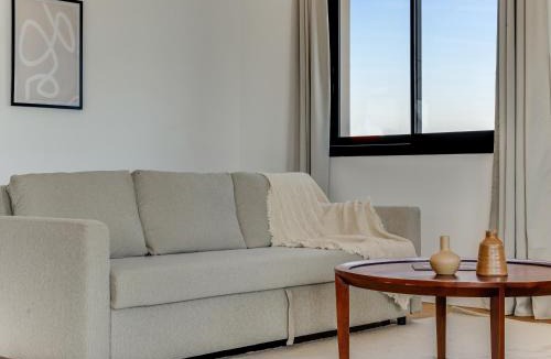 Limassol Apartment | Sanders Cruise-Spacious 2-bdr apt w2 balconies