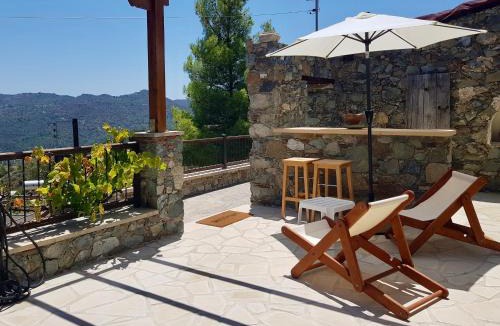 Politiko House | Traditional House with Mountain View - Dierona Village