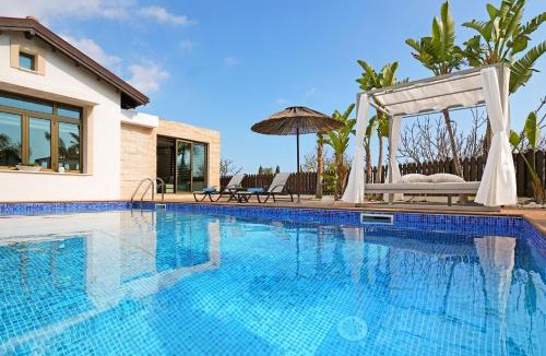 Ayia Thekla Villa | Villa Lara - 3bed Bangalow with Large Pool