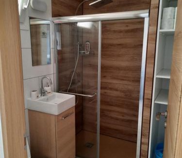 Oroklini Apartment | Large studio apartment 300m from the beach