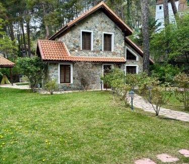Platres Villa | Rose Garden Platres