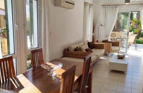 Polis House | Cyprus 2 beds ensuite pool patio wifi parking