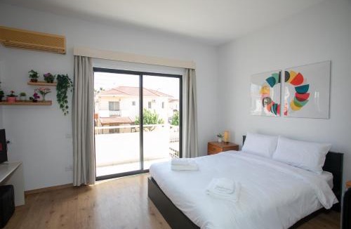 Pyla House | Palmove Near Yiannades Beach