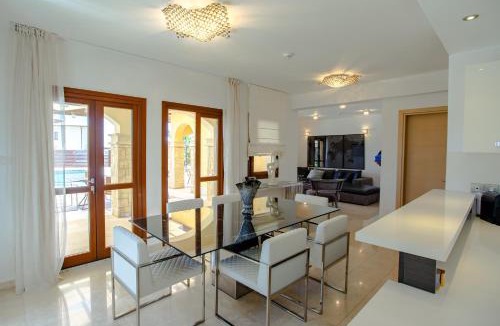 Aphrodite Hills Villa | Luxury Central Villa AJ06 with Private Heated Pool & Jacuzzi, Services Inc, Aphrodite Hills Resort