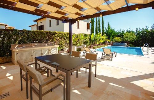 Aphrodite Hills Villa | Luxury Central Villa AJ04 with Private Heated Pool & Jacuzzi, Services Inc, Aphrodite Hills Resort