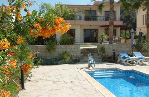 Pissouri Villa | Three bedroom villa with private pool and landscaped garden close to the beach