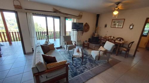 Politiko House | Mountain View 2BR House with Garden & Free Parking Ioannis Ylation Saranti