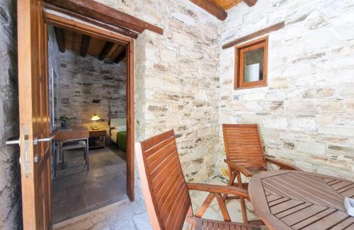 Skarinou Apartment | Skarinou's Landhouse Poolside Heaven Apartment