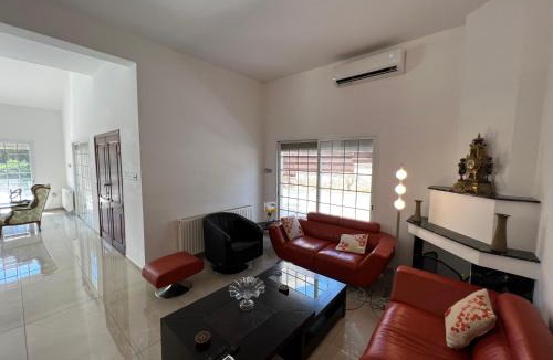 Agios Athanasios Villa | Villa Sawa by Ezoria Villas