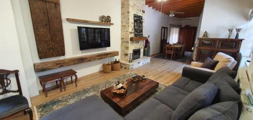 Pano Lefkara Villa | Bougainvillea House Lefkara
