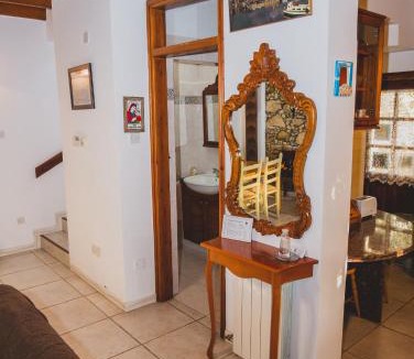 Agios Mamas House | Revecca House