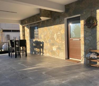 Vasa Koilaniou House | DIAMOND Stone Wooden Guest House