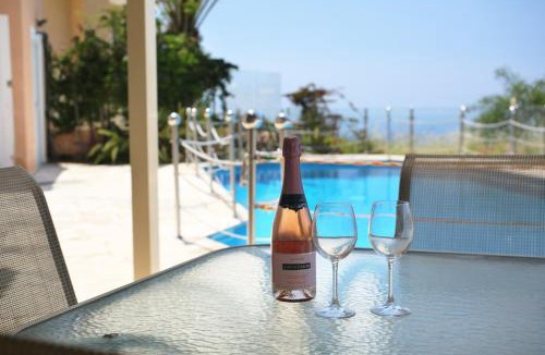 Tala Villa | Sea View 3 Bedroom Villa in Central Tala