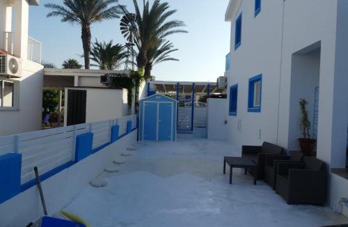 Pervolia Villa | Greek Island Style 2 bedroom Villa with Pool next to the Sea