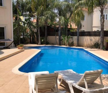 Oroklini Villa | VillaHoliday