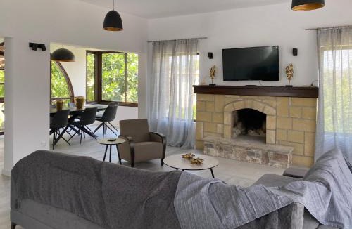 Giolou Villa | Villa Athasia