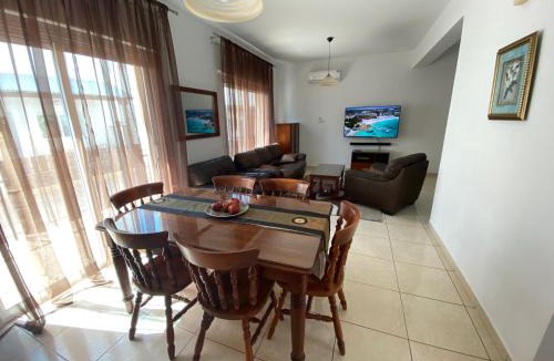 Universal Villa | Three Bedroom Casa de Paphos