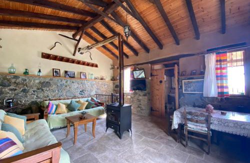 Vasa Koilaniou House | Rodous Village House