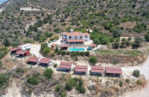 Koili House | Adonis Palace Rooms and Bungalows