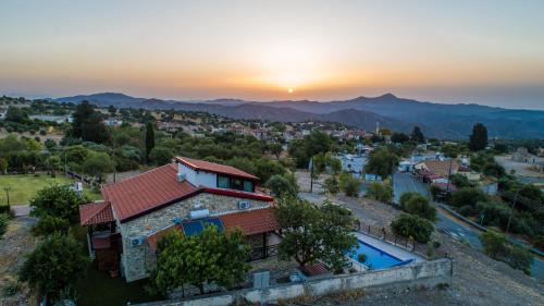 Kato Lefkara Ski Chalet | Lefkara Villa