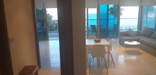 Larnaca City Centre Apartment | Horizon Luxury Suite at Finikoudes Beach 302