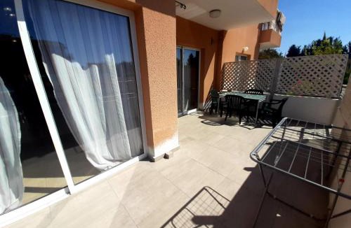 Universal Apartment | Cozy ground floor apartment with sunny veranda