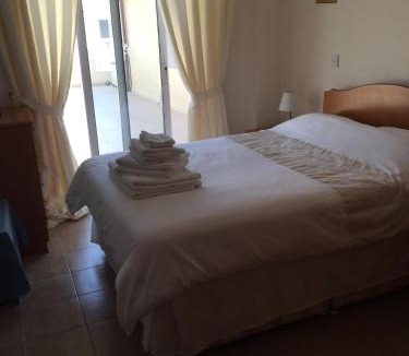 Xylofagou Apartment | 2 Bed Flat - Sleeps 4 - Pool - Parking - Wifi