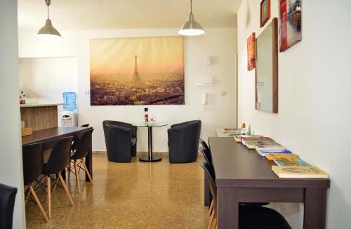Lykabittos Apartment | Eclectic Business & Leisure