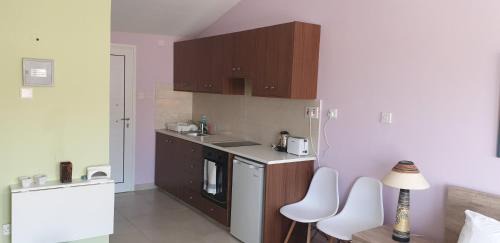 Latsi Apartment | EMILIA 11 STUDIO